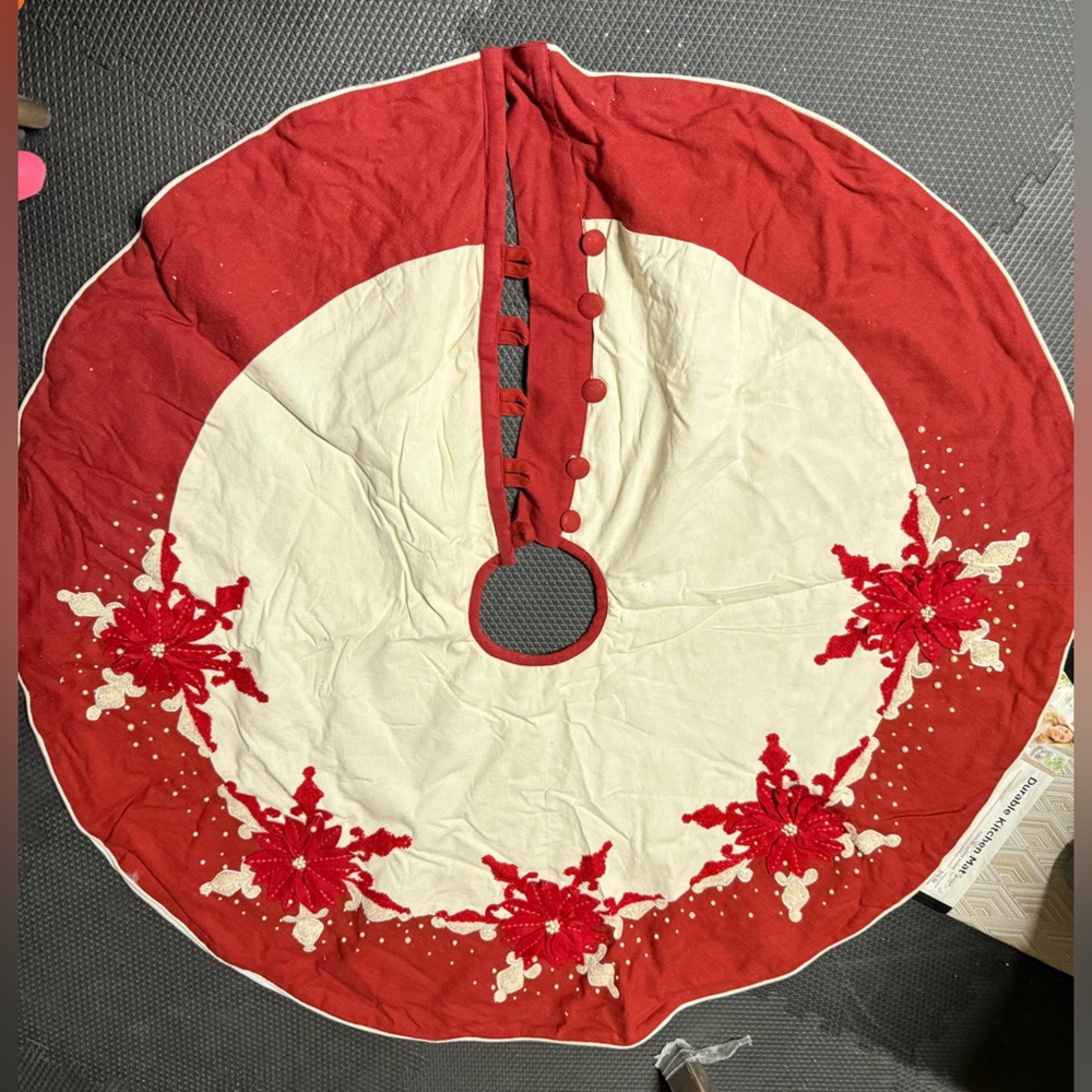 Pier 1 Red and White Holiday Tree Skirt